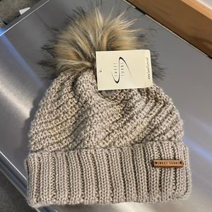 Women’s fleece-lined pom beanie - brand new
